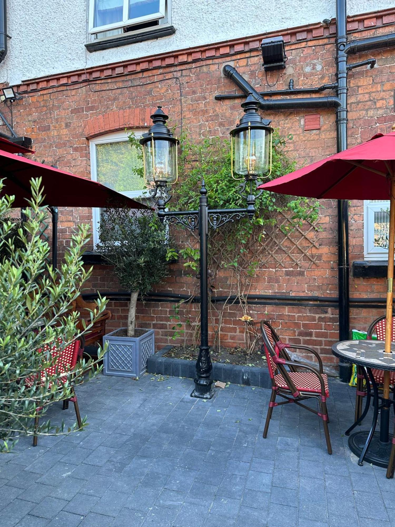 Chester House Guest House Екстер'єр фото The courtyard at the Old Dispensary
